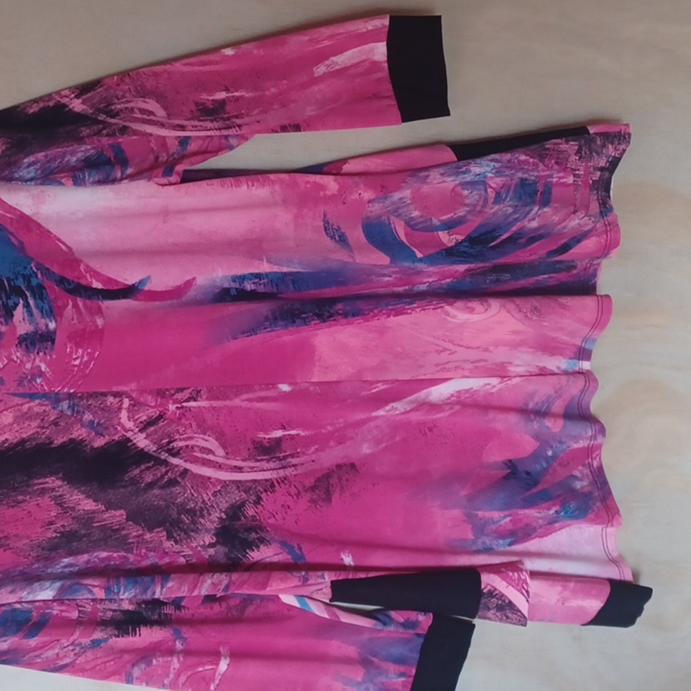 Pretty Woman Pink 3/4 Sleeve Top, Asymetrical Hem, Abstract Design, Stretchy - Picture 10 of 11